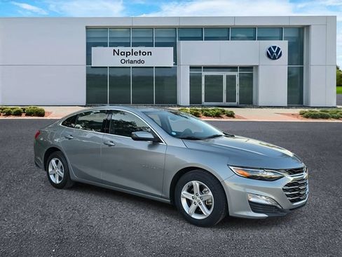 Used 2024 Chevrolet Malibu LT FWD image 3