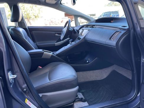 Used 2015 Toyota Prius Five w/ Advanced Technology Package image 19