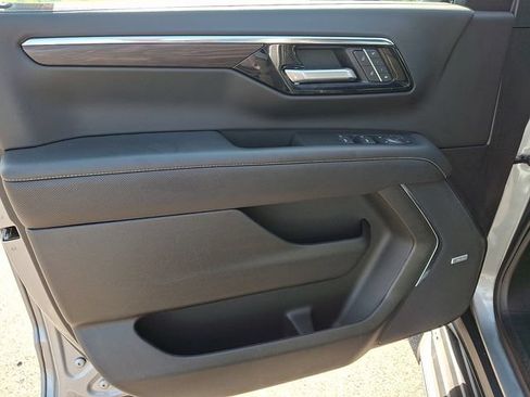 Used 2025 Chevrolet Tahoe Premier AWD/4WD image 10