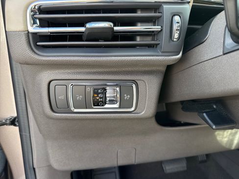 Used 2021 Lincoln Corsair FWD w/ Equipment Group 101A image 22