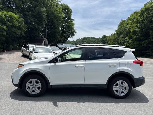 Used 2015 Toyota RAV4 LE AWD/4WD image 2