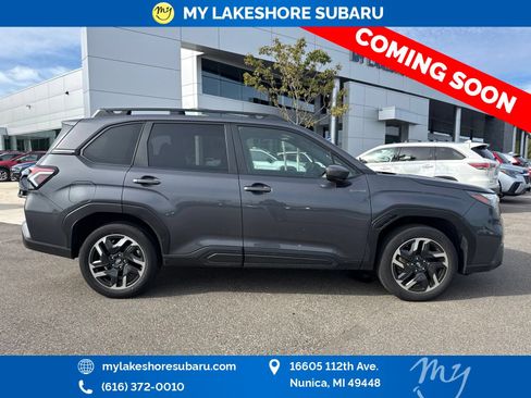 Used 2025 Subaru Forester Premium AWD/4WD image 9