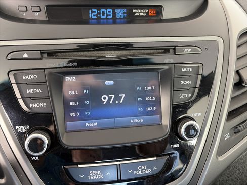 Used 2015 Hyundai Elantra SE w/ Option Group 03 FWD image 17
