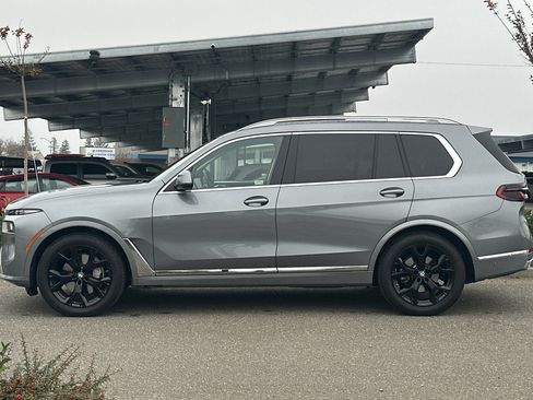 Used 2025 BMW X7 xDrive40i w/ Premium Package image 7