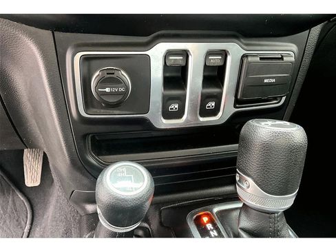 Used 2019 Jeep Wrangler Sport image 29