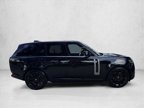 Used 2024 Land Rover Range Rover SE AWD/4WD image 4