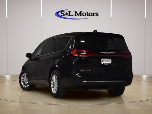 New 2026 Chrysler Pacifica Select AWD/4WD image 5