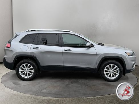 Used 2020 Jeep Cherokee Latitude w/ Cold Weather Group AWD/4WD image 8