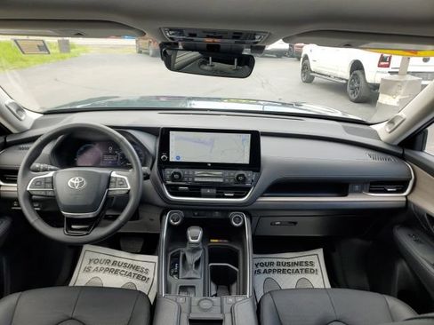 Used 2025 Toyota Grand Highlander AWD Hybrid image 17