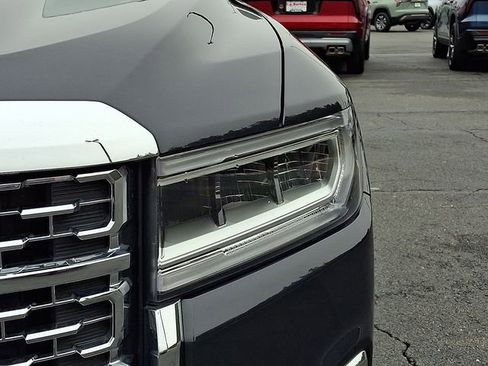 Used 2021 GMC Acadia Denali w/ Denali Technology Package FWD image 9