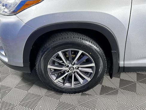 Used 2019 Toyota Highlander XLE AWD/4WD image 31