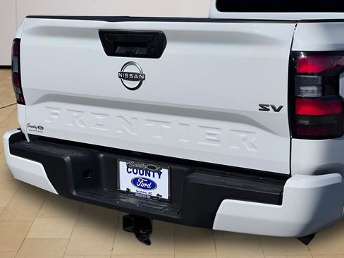 Used 2024 Nissan Frontier SV image 38