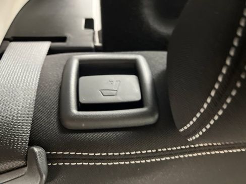 Used 2025 Hyundai Venue SEL FWD image 18