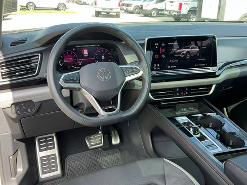 Used 2024 Volkswagen Atlas Peak Edition SE AWD/4WD image 30