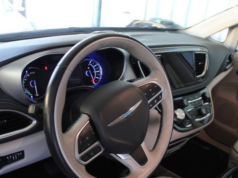 Used 2017 Chrysler Pacifica Platinum FWD image 15