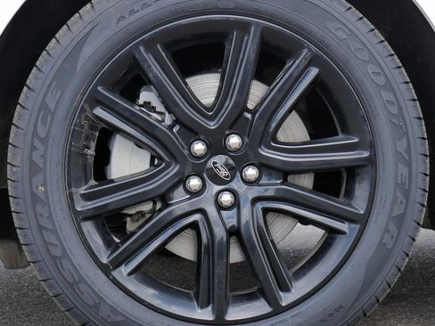 Used 2021 Ford Edge ST-Line w/ Class II Trailer Tow Package AWD/4WD image 16