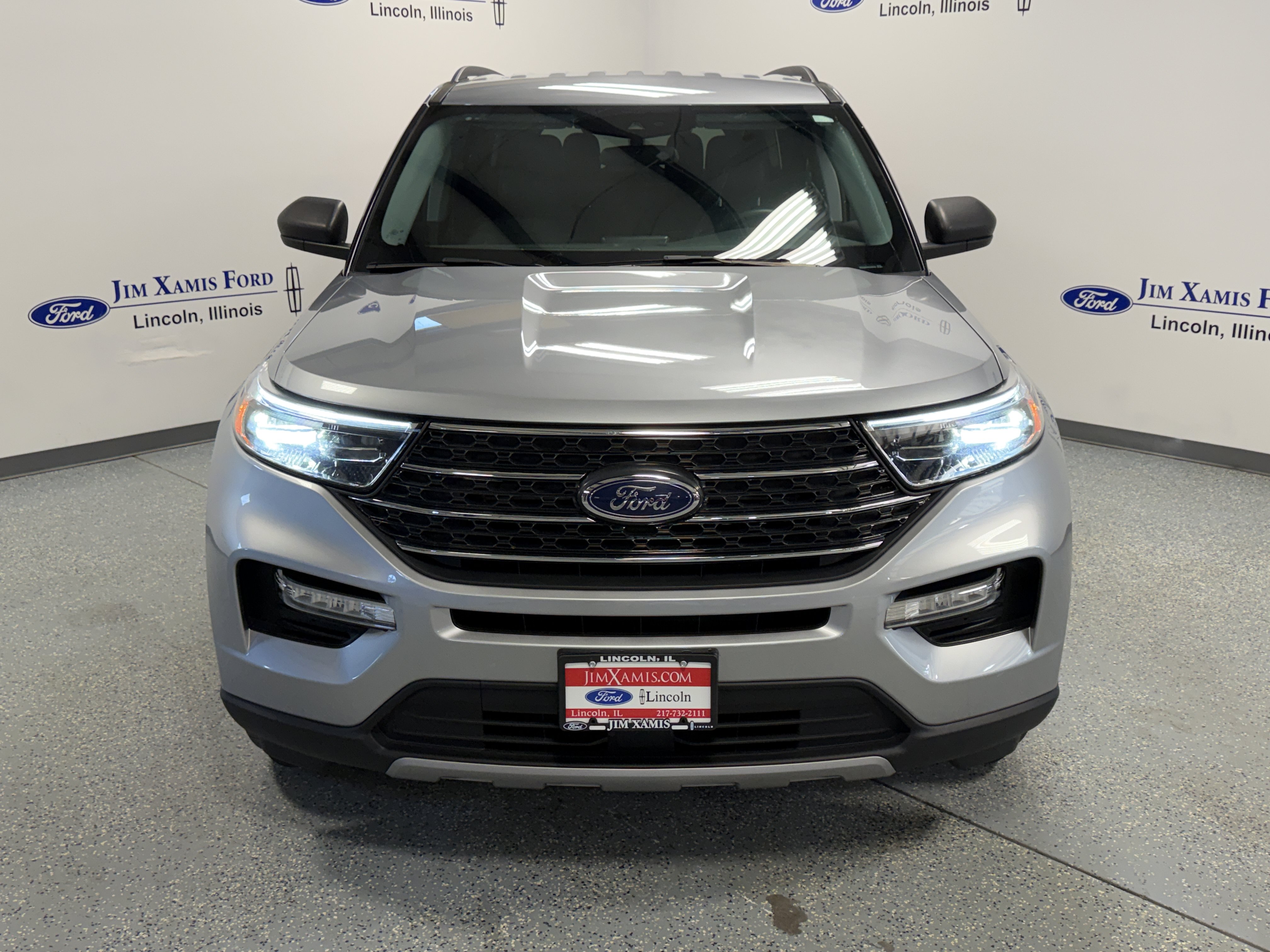 Used 2024 Ford Explorer XLT w/ Equipment Group 202A AWD/4WD image 2