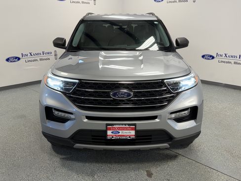 Used 2024 Ford Explorer XLT w/ Equipment Group 202A AWD/4WD image 2