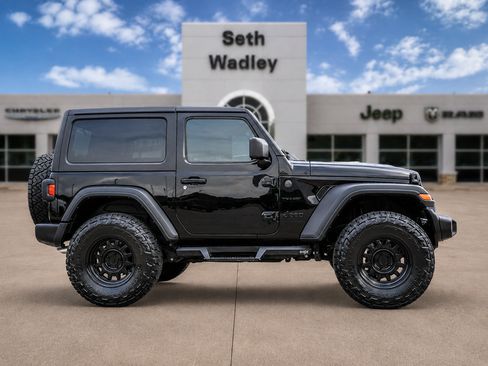 Used 2025 Jeep Wrangler Sport AWD/4WD image 8
