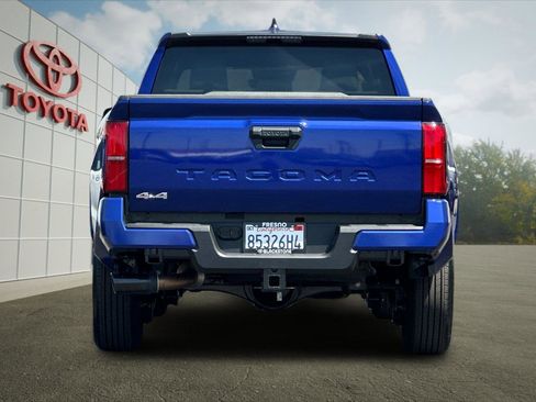 Used 2025 Toyota Tacoma SR5 AWD/4WD image 4