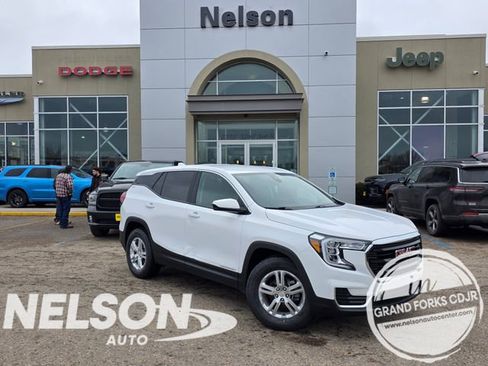 Used 2024 GMC Terrain SLE w/ LPO, Floor Liner Package image 1