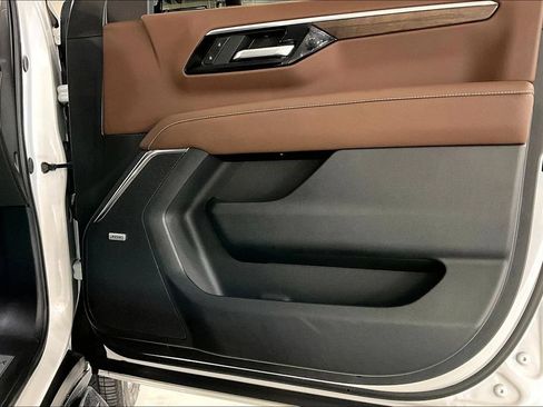 Used 2025 Chevrolet Tahoe High Country AWD/4WD image 22