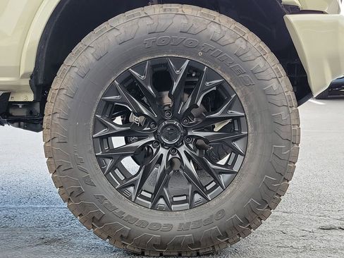 New 2025 Ford Bronco Outer Banks image 9