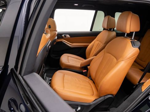 Used 2022 BMW X7 xDrive40i w/ M Sport Package image 15