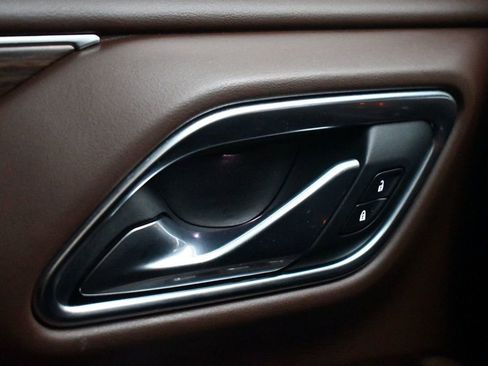 Used 2021 Chevrolet Tahoe High Country w/ Premium Package image 23