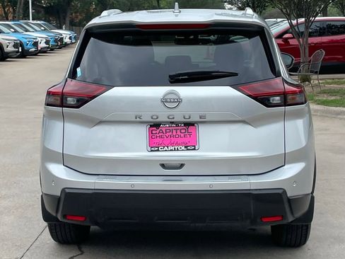 Used 2025 Nissan Rogue SV w/ SV Premium Package FWD image 5