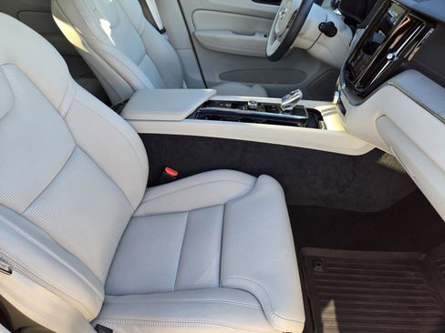 Certified 2023 Volvo XC60 B5 Ultimate w/ Climate Package image 12