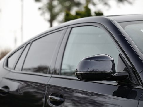 New 2026 BMW X6 xDrive40i w/ Climate Comfort Package image 3