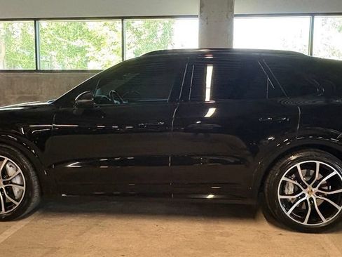 Used 2019 Porsche Cayenne Turbo AWD/4WD image 2