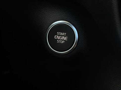 Certified 2025 Volvo XC40 B5 Core image 25