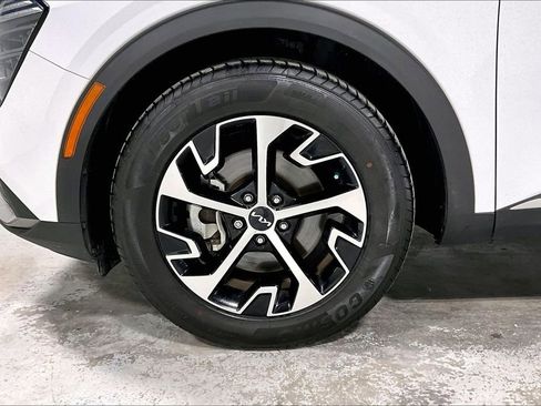 Used 2024 Kia Sportage EX FWD image 10
