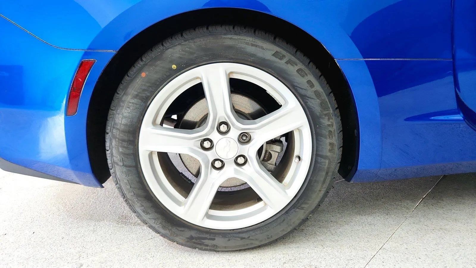 Used 2017 Chevrolet Camaro LT w/ Technology Package RWD image 29