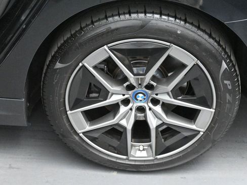 Used 2024 BMW i5 eDrive40i w/ M Sport Package image 40