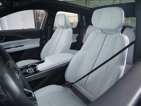 Used 2024 Cadillac Lyriq Luxury image 19