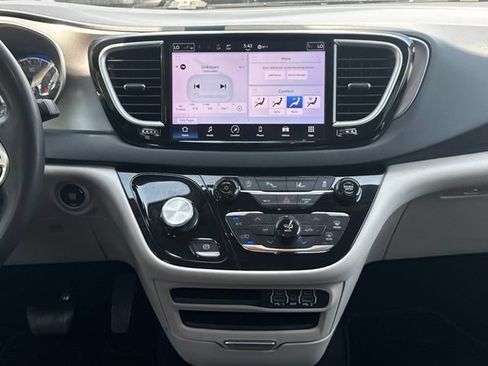 Used 2023 Chrysler Pacifica Touring-L FWD image 24