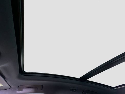 Used 2025 Porsche Macan image 14