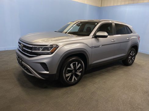 Used 2020 Volkswagen Atlas Cross Sport SE image 3
