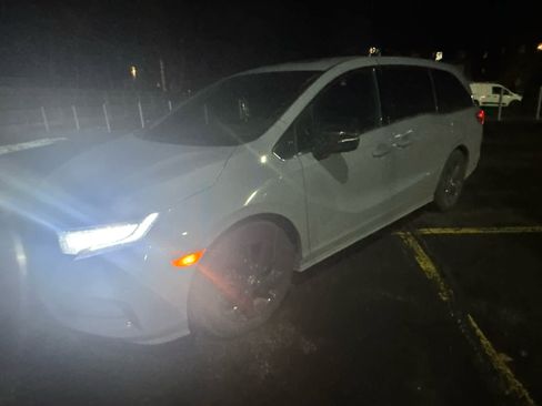 Used 2023 Honda Odyssey Sport image 10