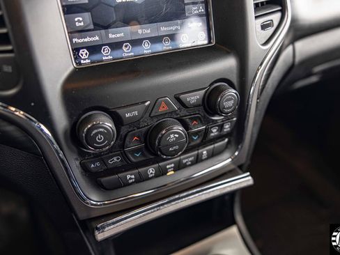 Used 2020 Jeep Grand Cherokee Laredo image 26