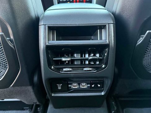 Used 2024 Jeep Grand Cherokee Limited w/ Luxury Tech Group II image 9