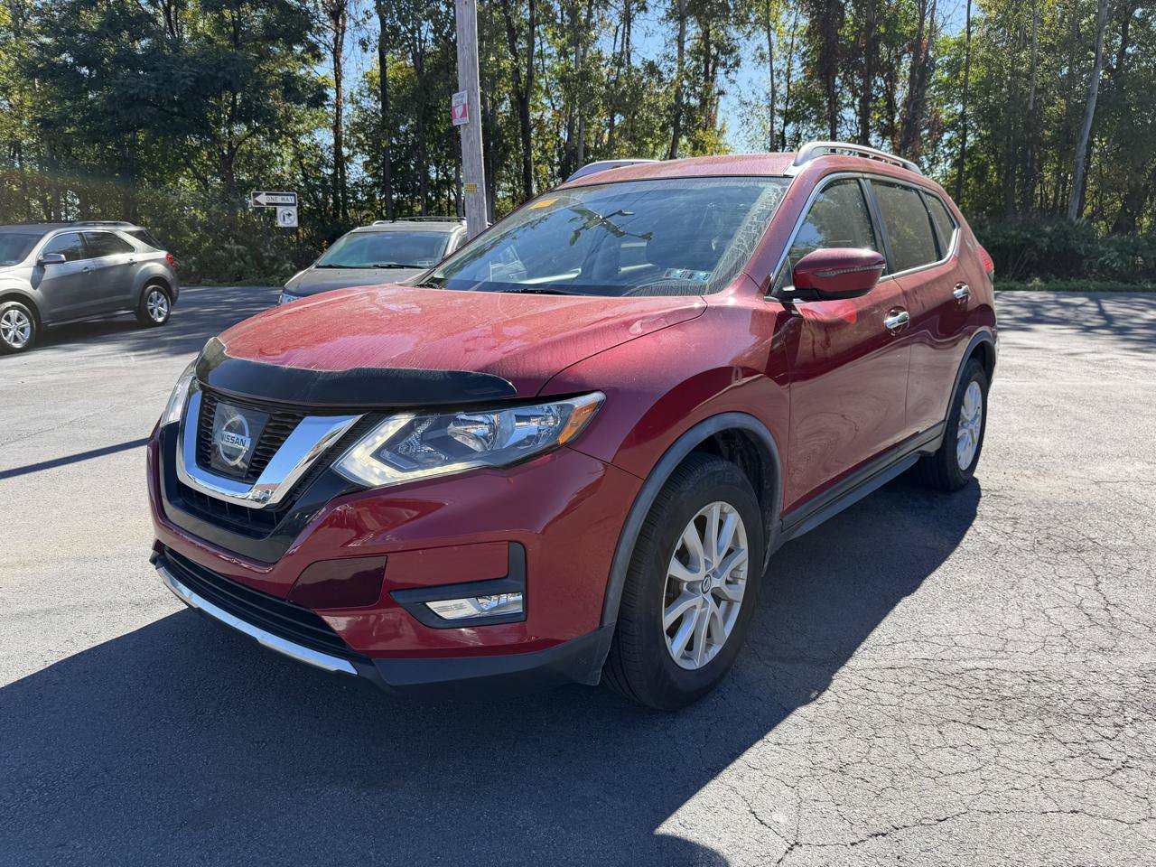 Used 2017 Nissan Rogue SV AWD/4WD image 1