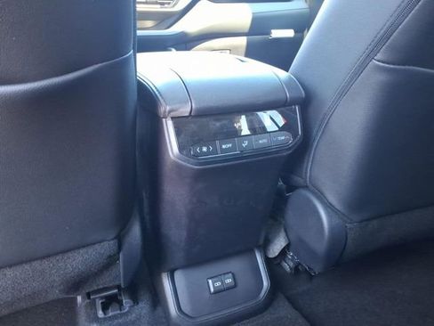 New 2026 Toyota Highlander XLE image 9