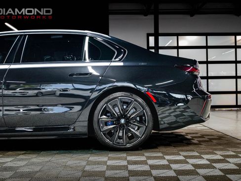 Used 2023 BMW i7 xDrive60 image 14