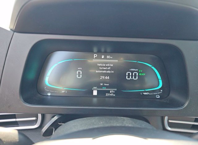 Used 2025 Hyundai Elantra Hybrid FWD image 12