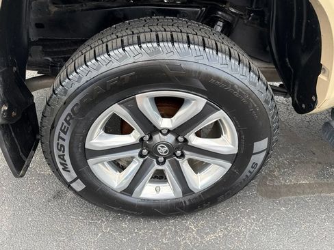 Used 2017 Toyota Tacoma Limited w/ Tow Package AWD/4WD image 23