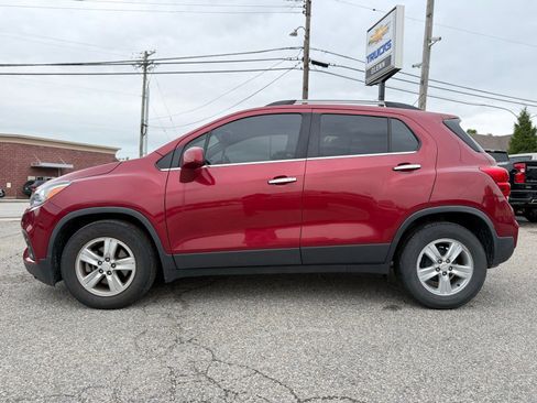Used 2018 Chevrolet Trax LT w/ LT Convenience Package FWD image 4